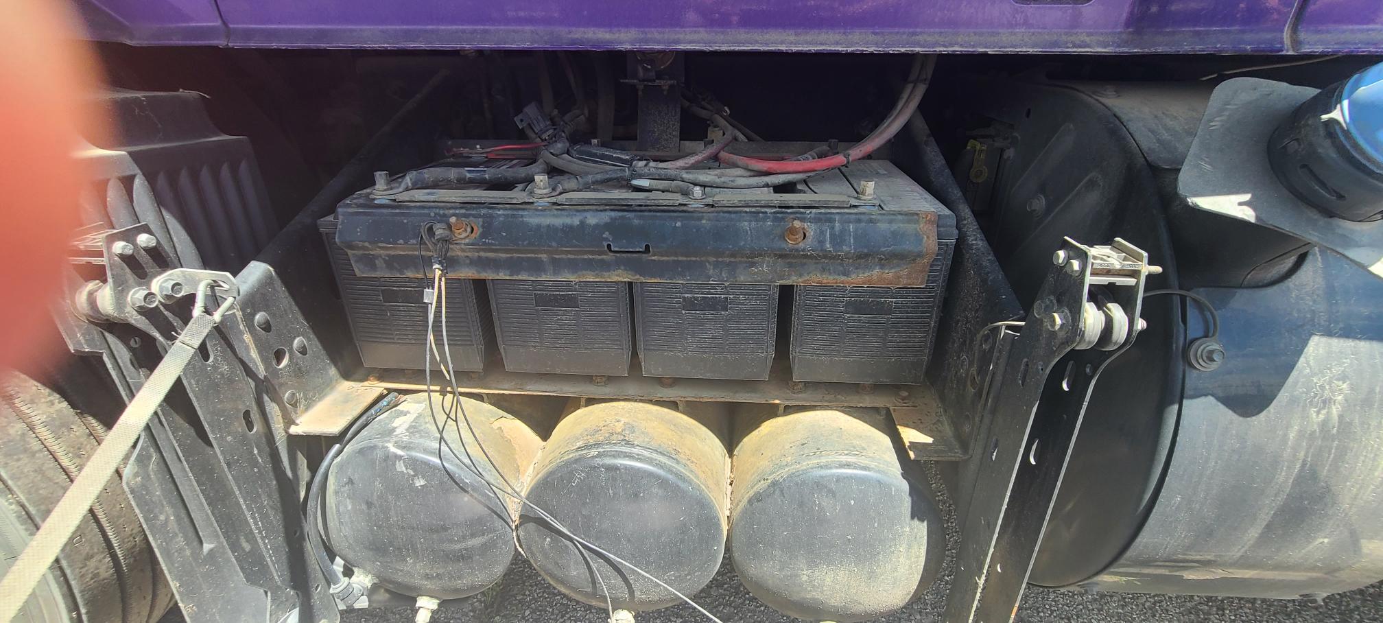 2015 VOLVO VNL64T780 - Image 32