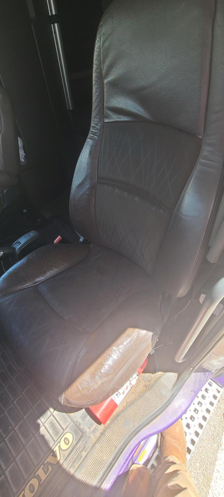 2015 VOLVO VNL64T780 - Image 34