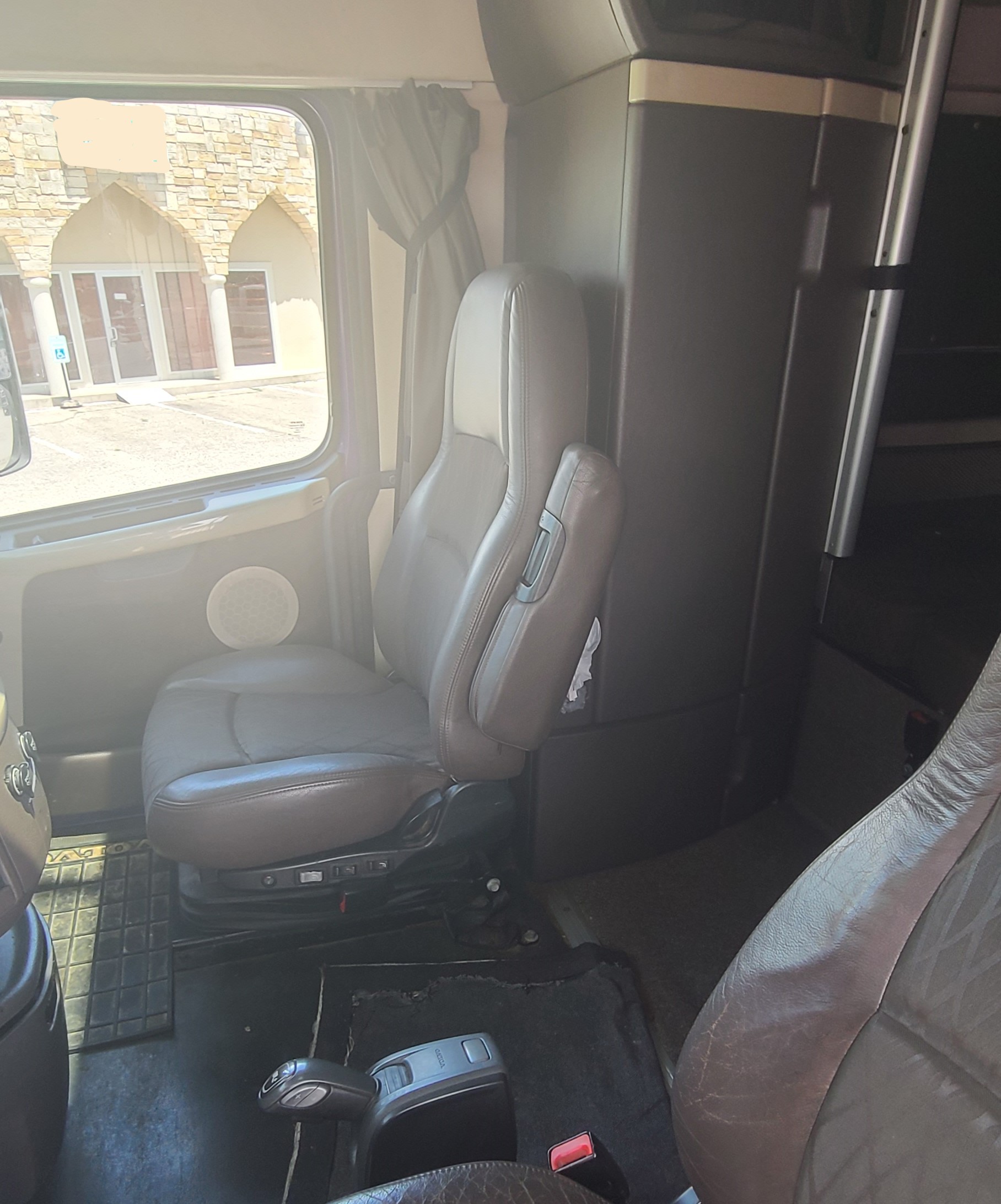 2015 VOLVO VNL64T780 - Image 35