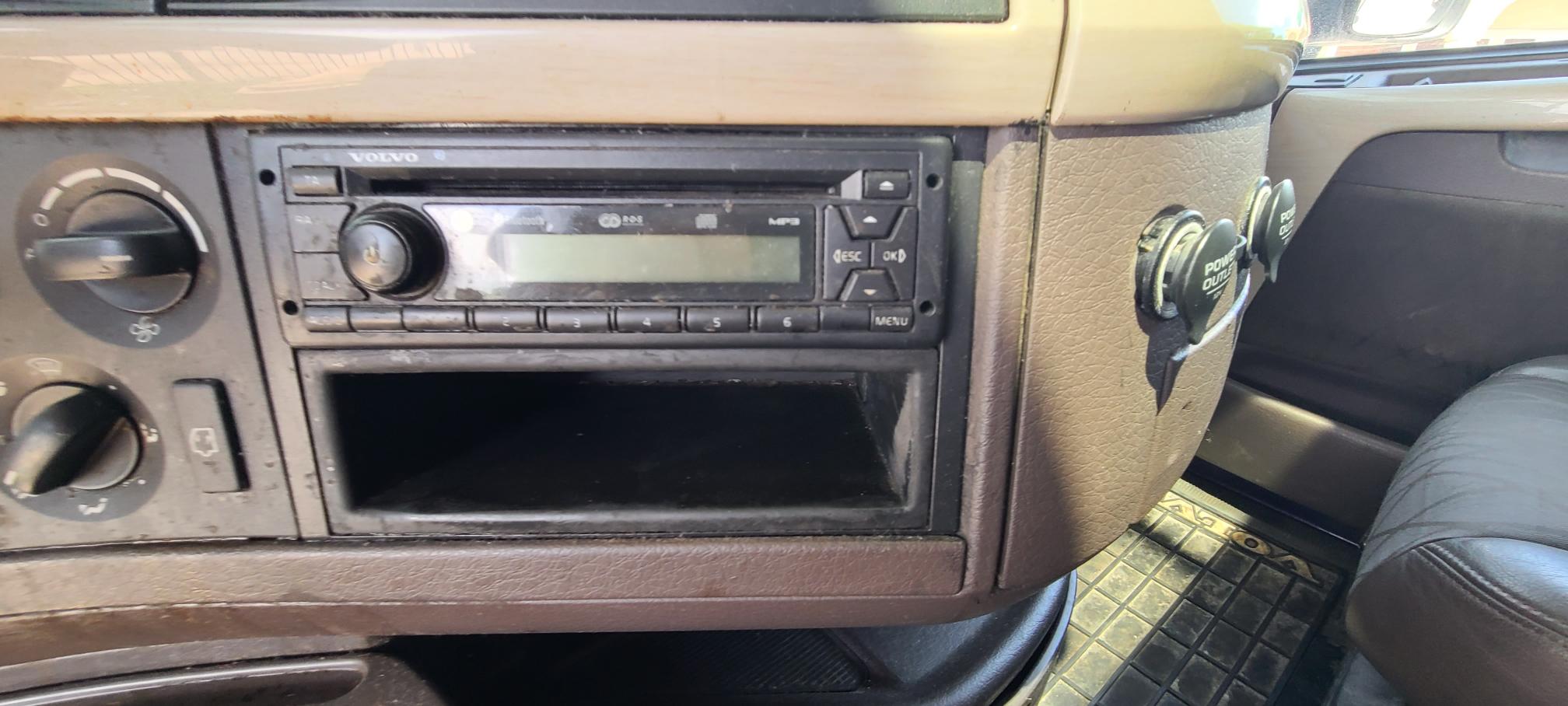 2015 VOLVO VNL64T780 - Image 42