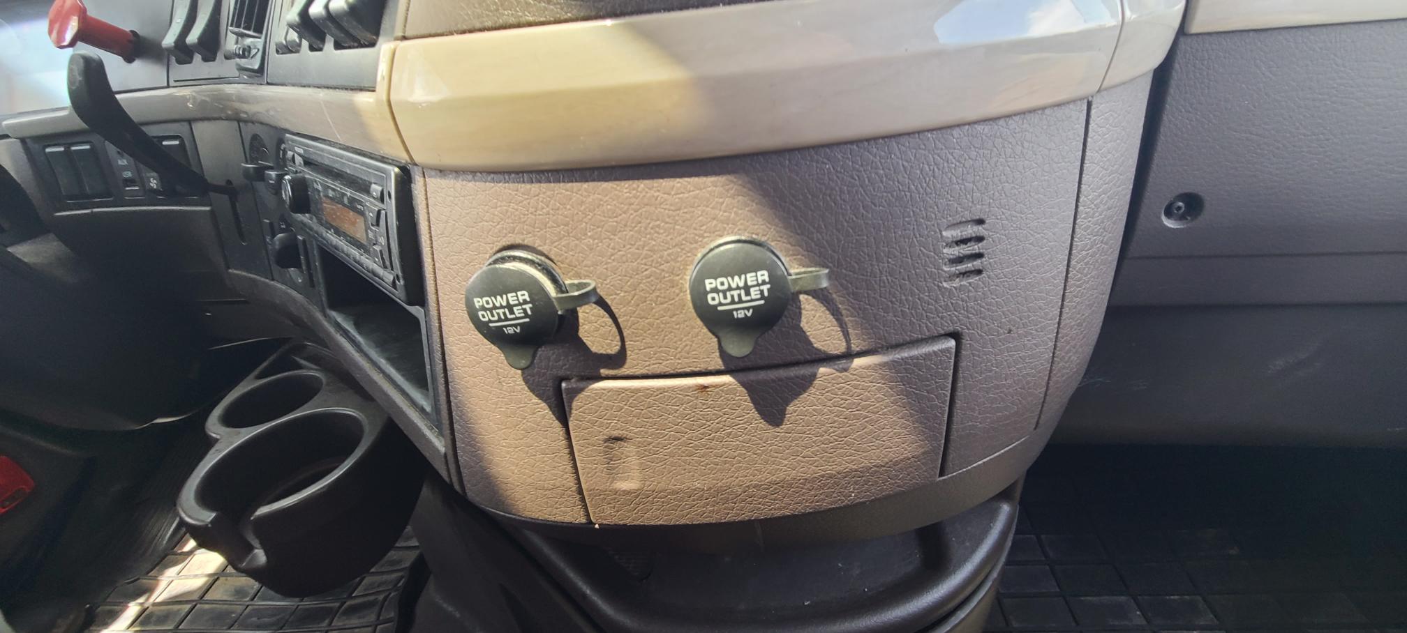 2015 VOLVO VNL64T780 - Image 55