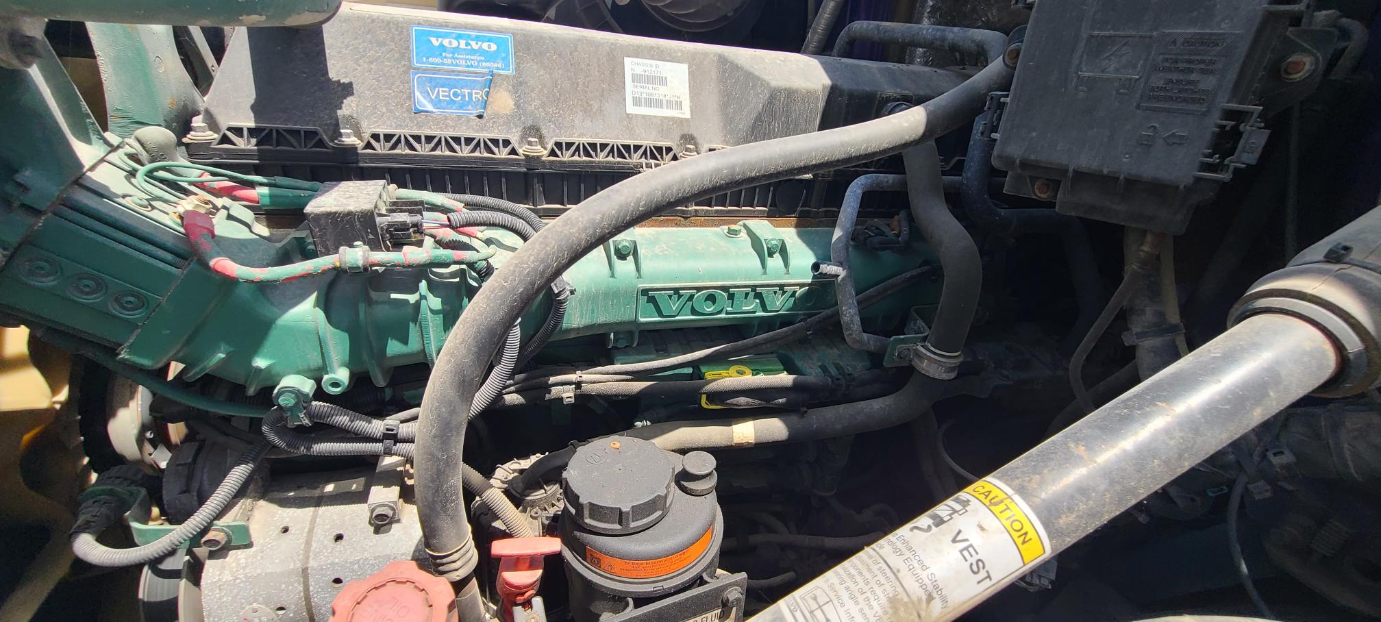 2015 VOLVO VNL64T780 - Image 66