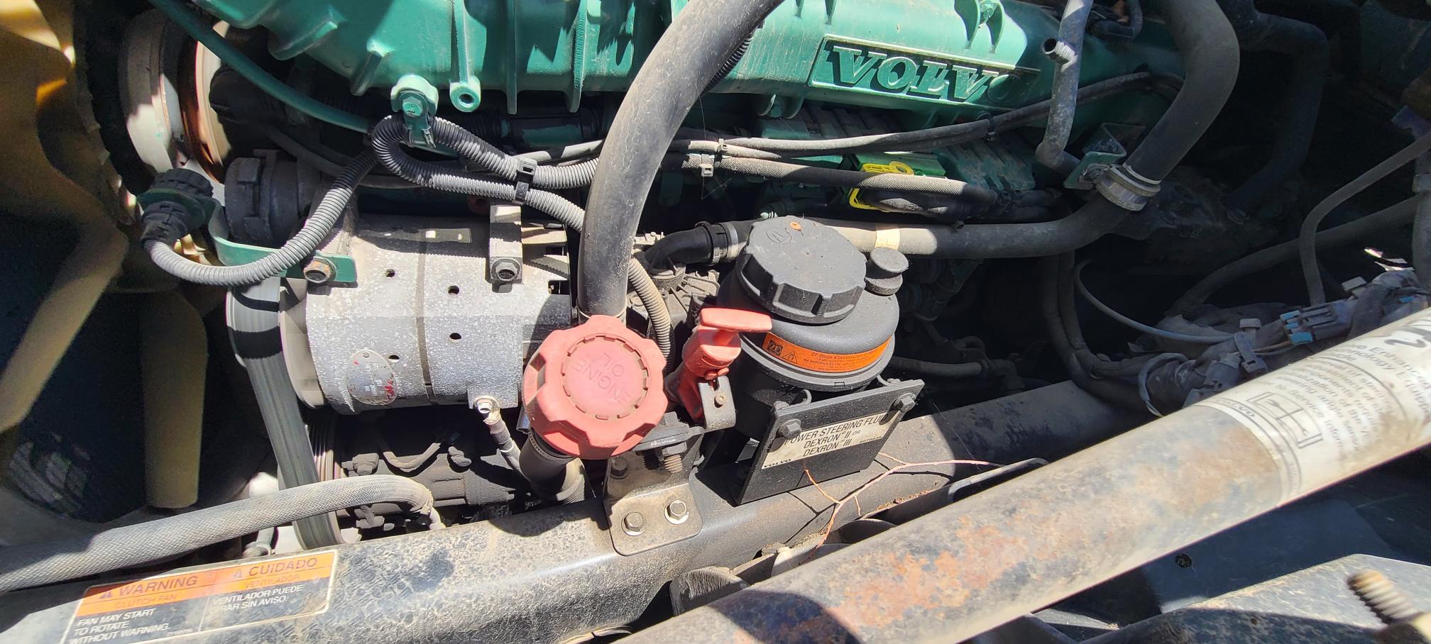 2015 VOLVO VNL64T780 - Image 70