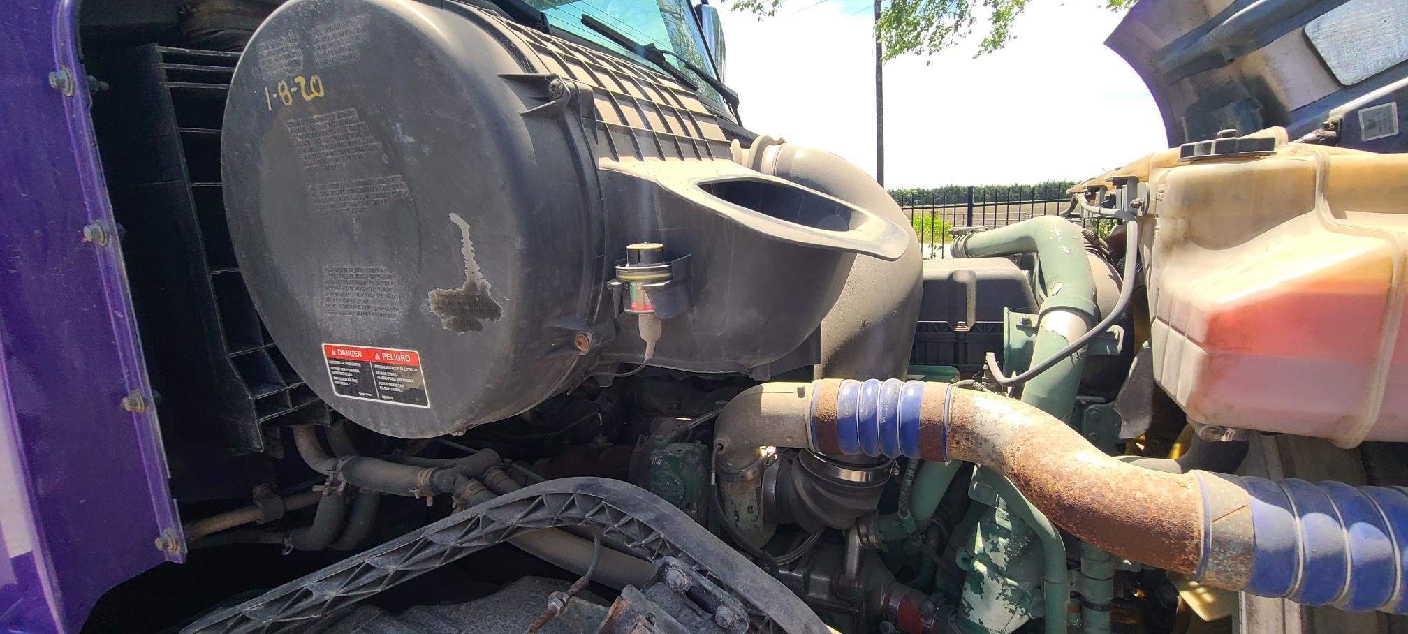 2015 VOLVO VNL64T780 - Image 72