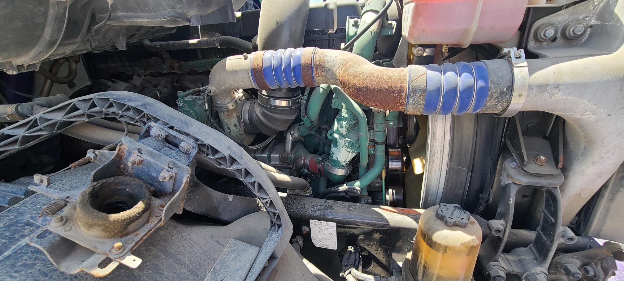 2015 VOLVO VNL64T780 - Image 73