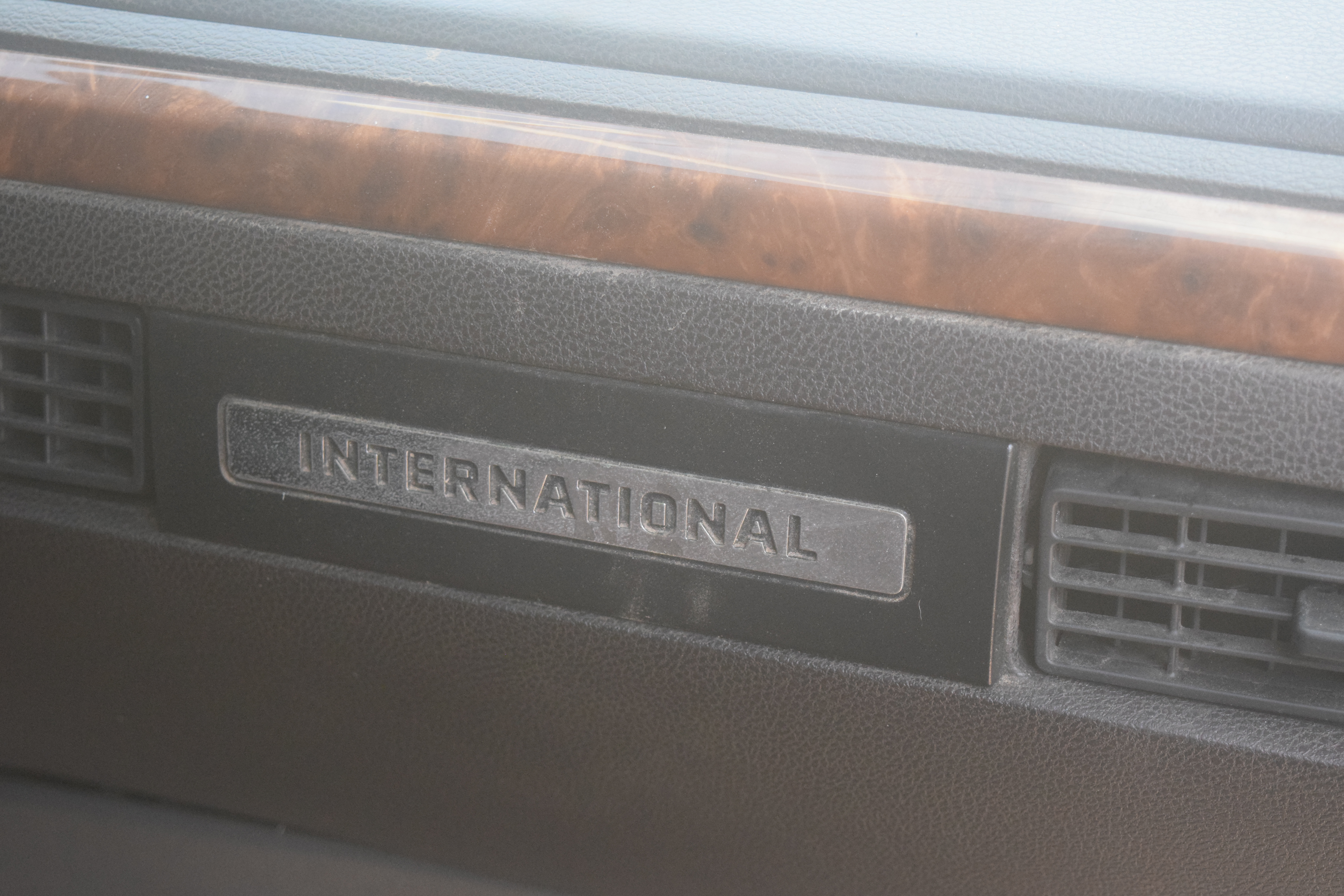 2019 INTERNATIONAL LT625 - Image 8