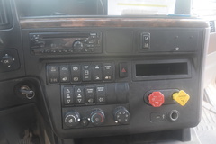 2019 INTERNATIONAL LT625 - Image 9