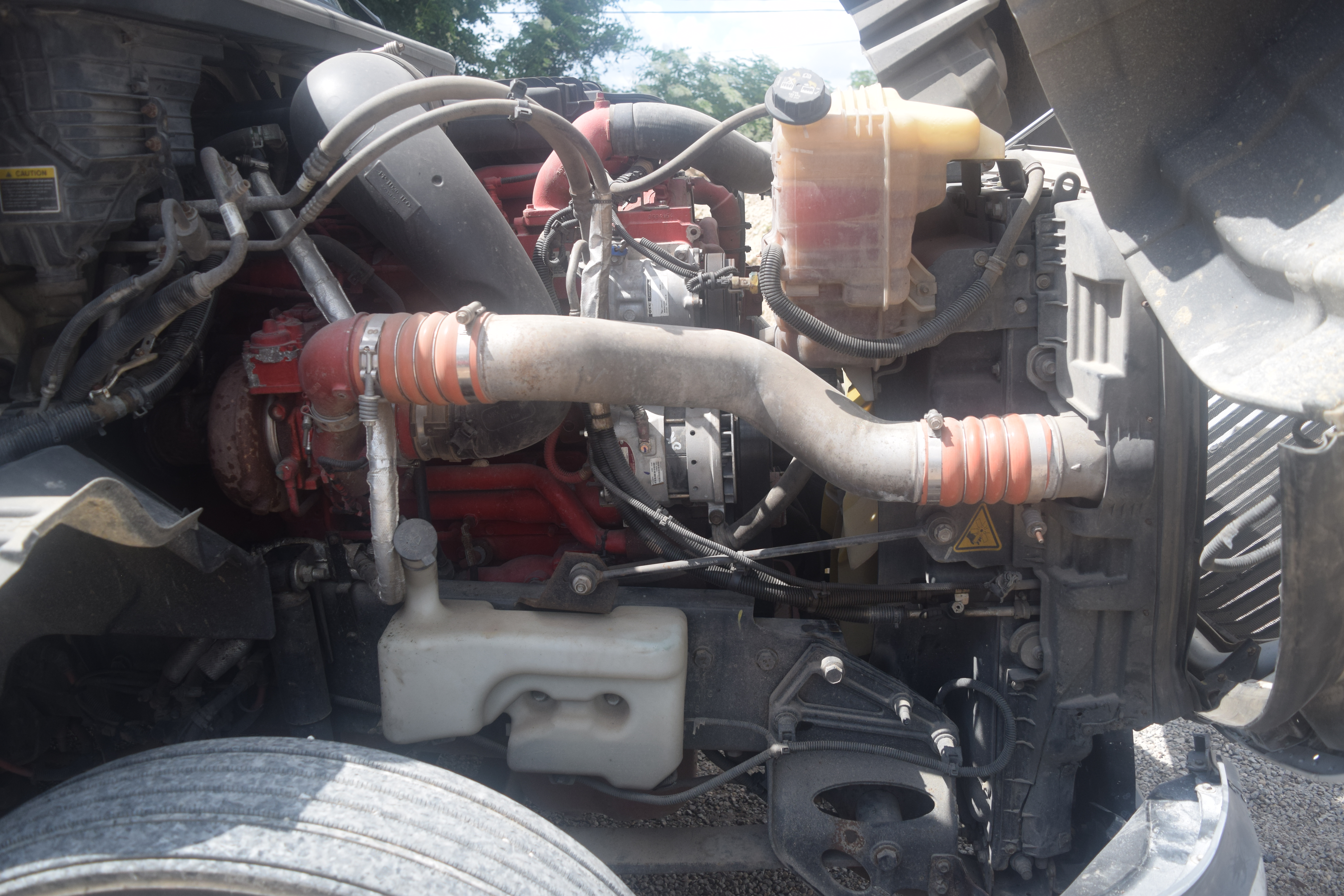 2019 INTERNATIONAL LT625 - view 17 of 40