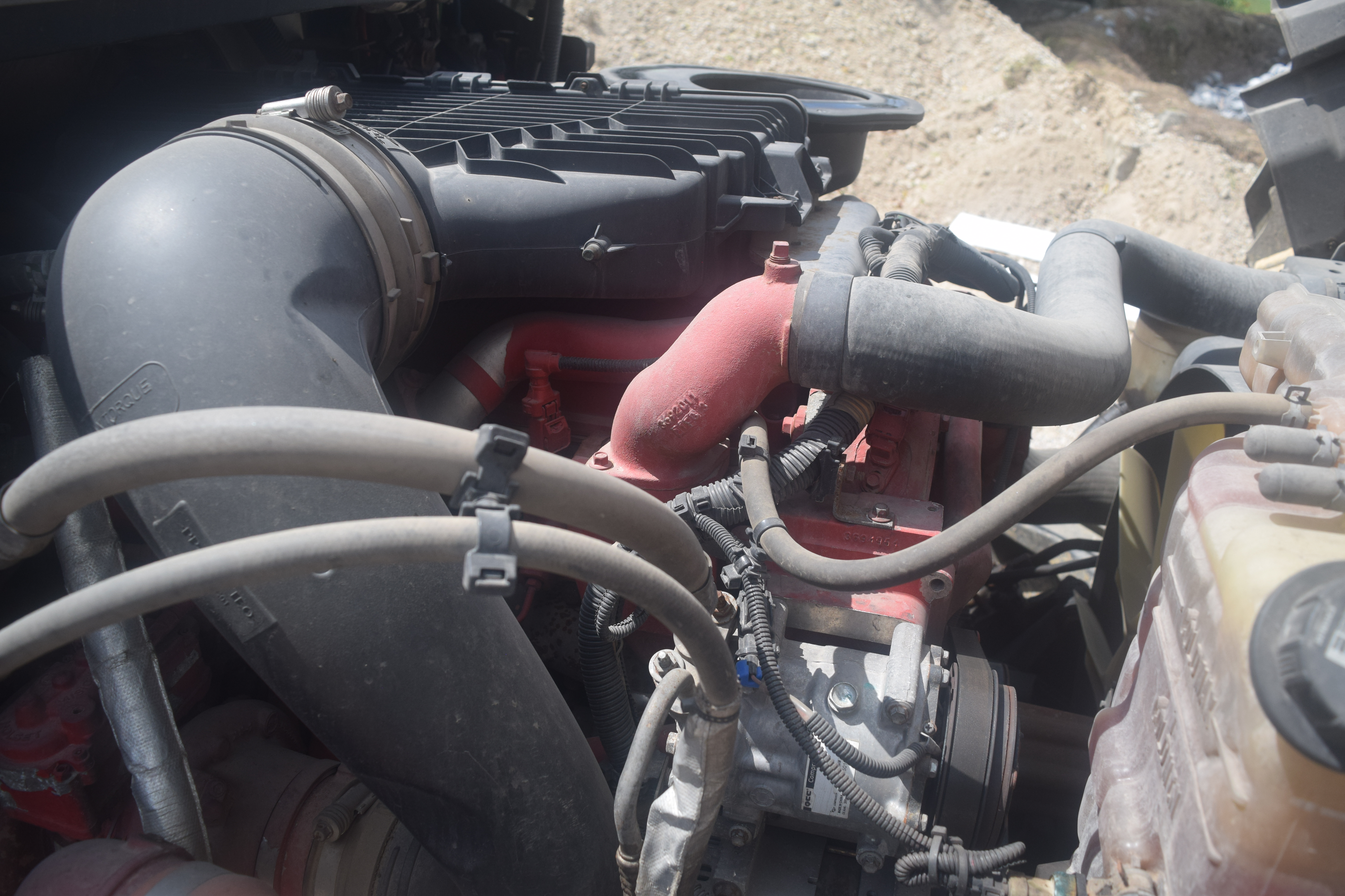 2019 INTERNATIONAL LT625 - view 18 of 40