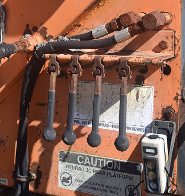 1998 FORD L7000 - Image 19