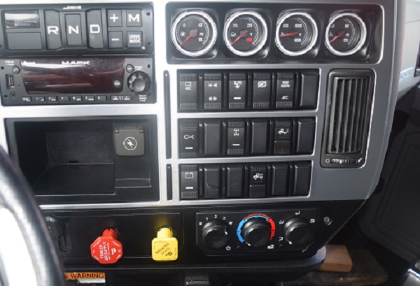 2019 MACK Anthem - Image 7