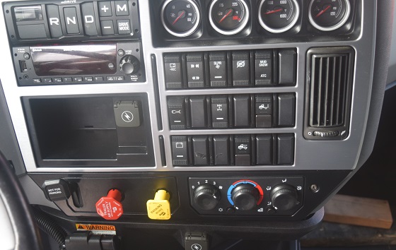 2019 MACK Anthem - Image 8