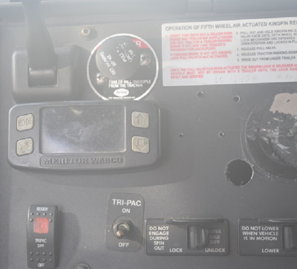 2016 FREIGHTLINER Cascadia - Image 2