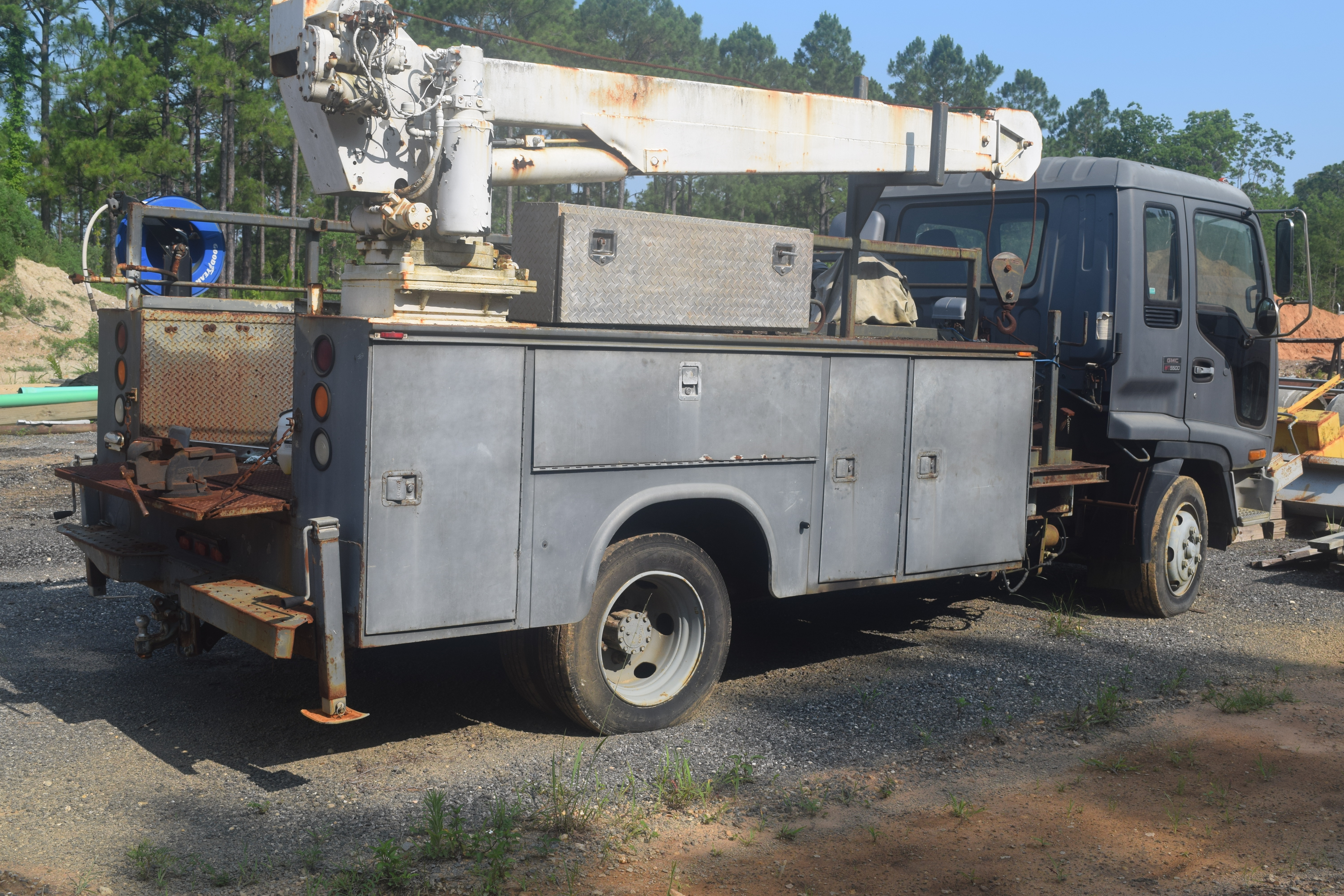 2001 GMC WT5500 - Image 2