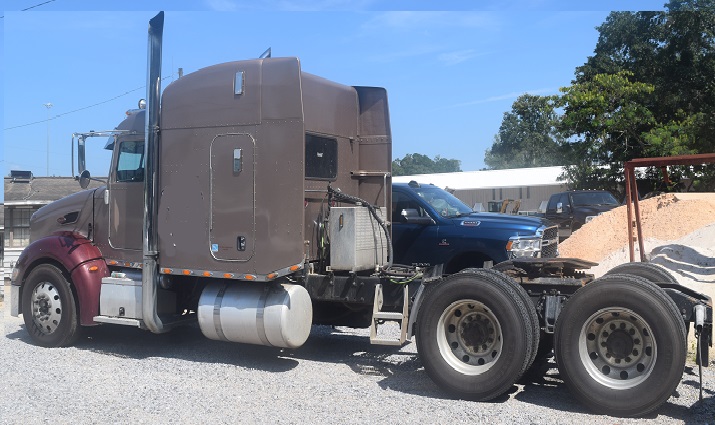 2016 PETERBILT 386 - Image 2