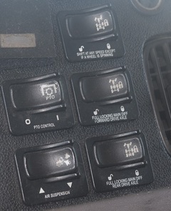 2016 PETERBILT 386 - Image 22