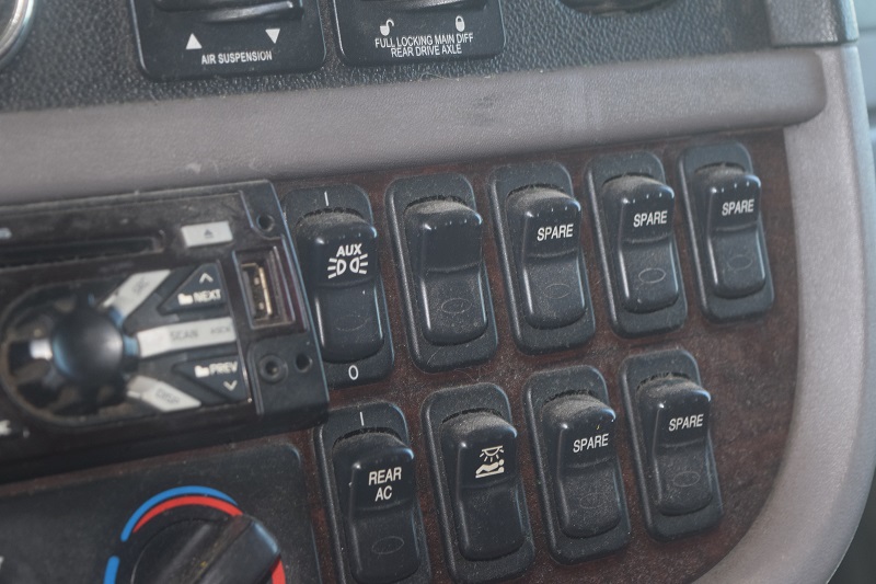 2016 PETERBILT 386 - Image 23