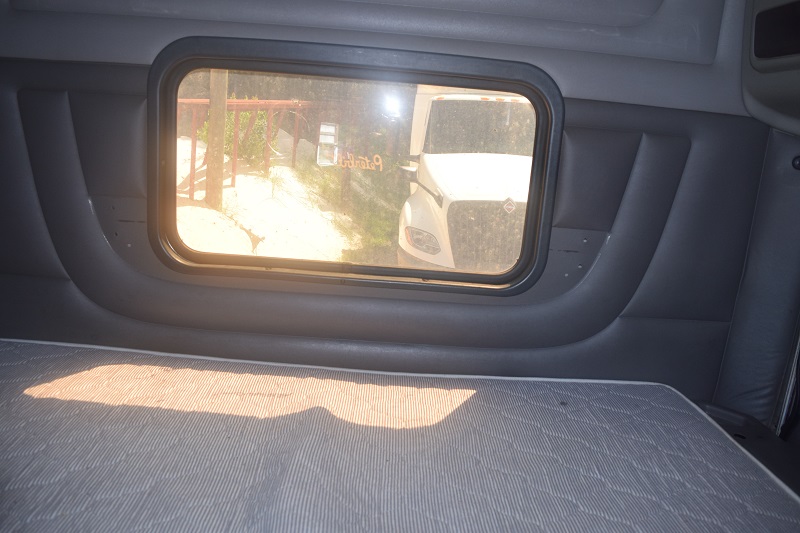 2016 PETERBILT 386 - Image 24