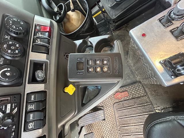 2019 KENWORTH T880S - Image 12