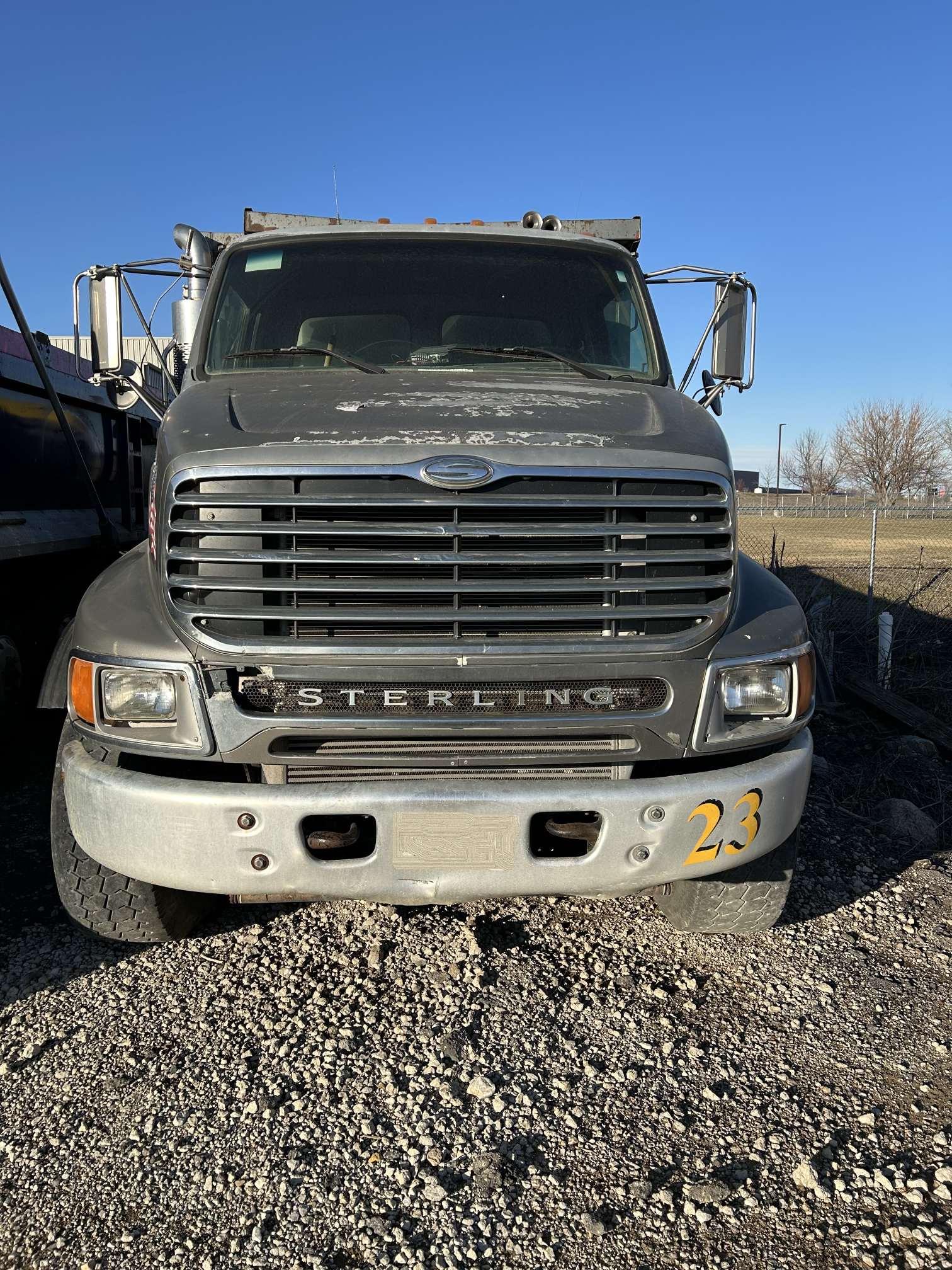 2004 STERLING LT9500 - view 2 of 15