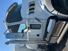 2016 MACK GU700 - Image 3