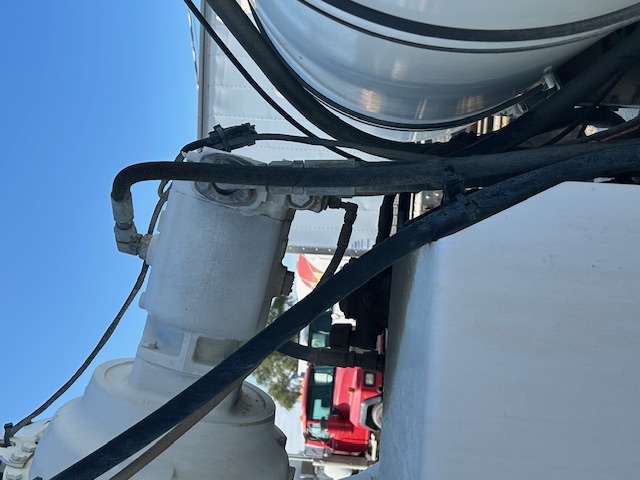 2016 MACK GU700 - Image 16