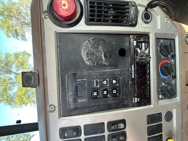 2016 MACK GU700 - Image 29