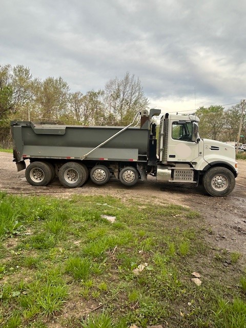 2017 VOLVO VHD - view 5 of 25