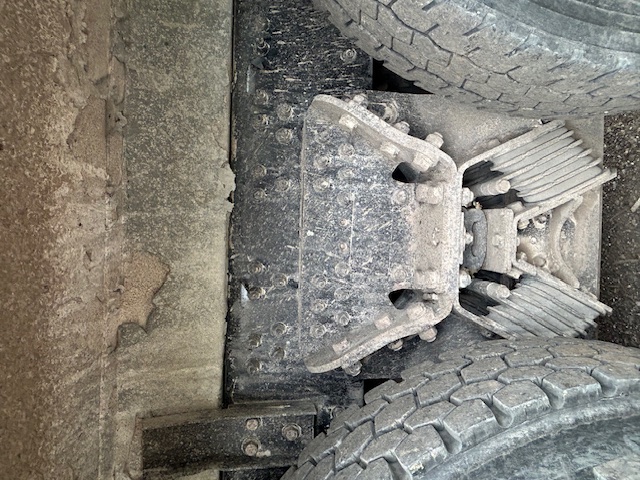 2017 VOLVO VHD - view 8 of 25