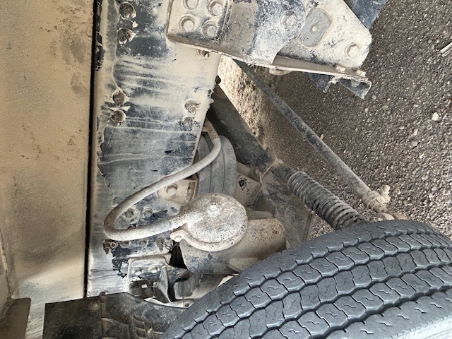 2017 VOLVO VHD - Image 9