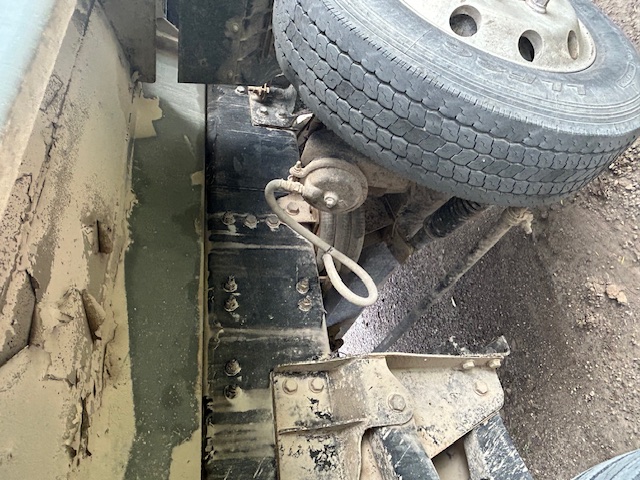 2017 VOLVO VHD - Image 12