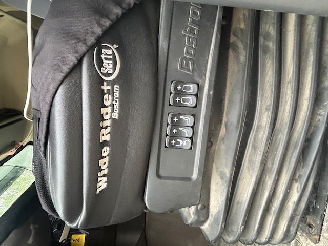 2017 VOLVO VHD - Image 15