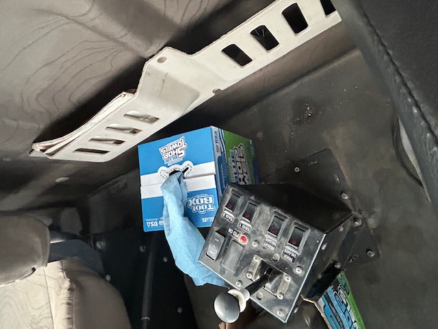 2017 VOLVO VHD - Image 16