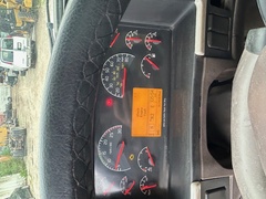 2017 VOLVO VHD - Image 18