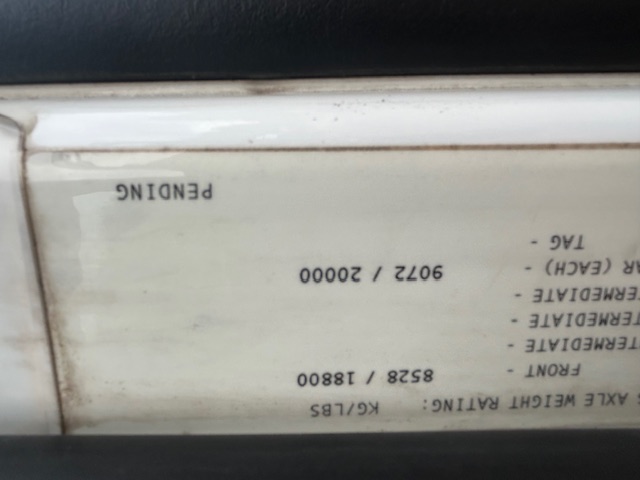 2017 VOLVO VHD - Image 24