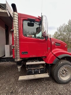 2015 VOLVO VHD - Image 3