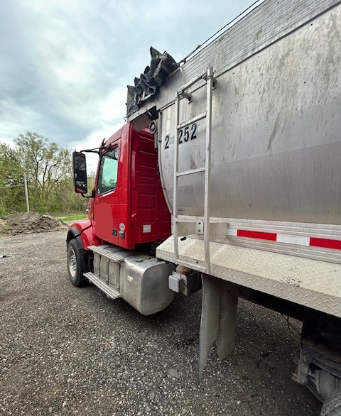 2015 VOLVO VHD - view 8 of 27