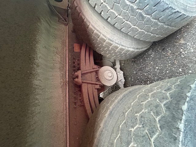 2015 VOLVO VHD - Image 13