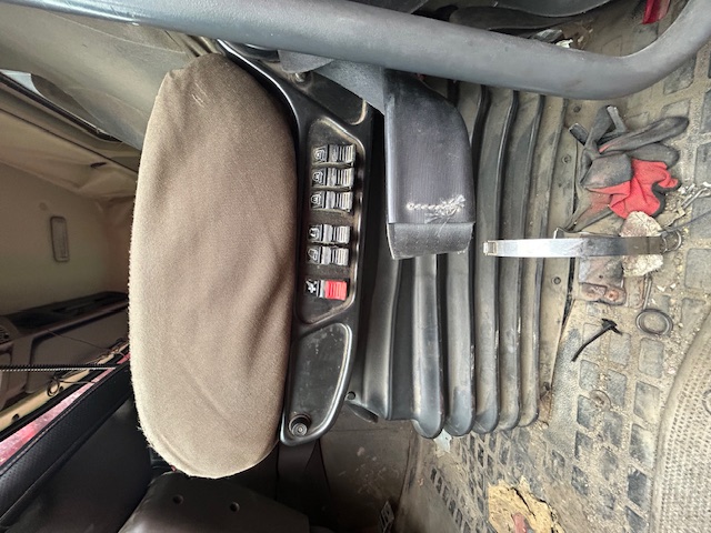 2015 VOLVO VHD - view 17 of 27