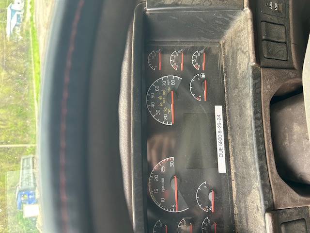 2015 VOLVO VHD - Image 24