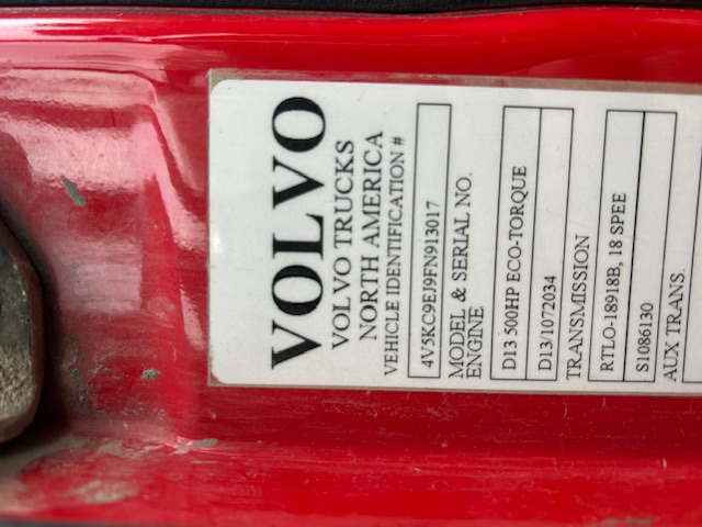 2015 VOLVO VHD - Image 25