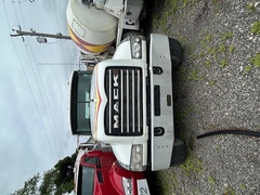 2017 MACK GU713 - Image 1