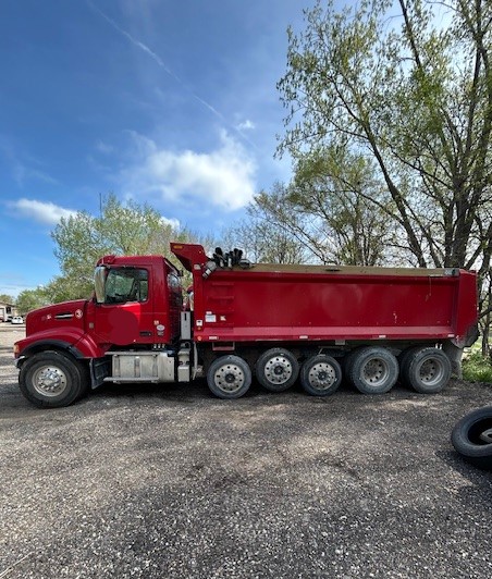 2018 VOLVO VHD - Image 2