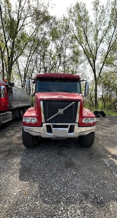 2018 VOLVO VHD - Image 3