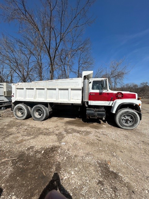 1985 FORD 8000
