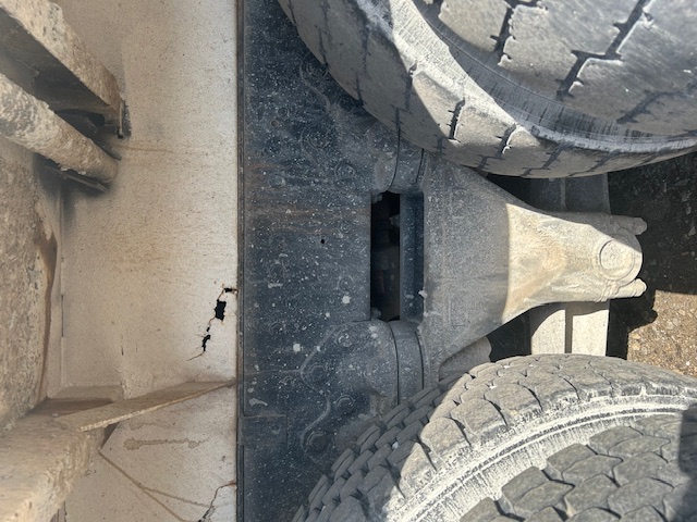 1985 FORD 8000 - Image 9