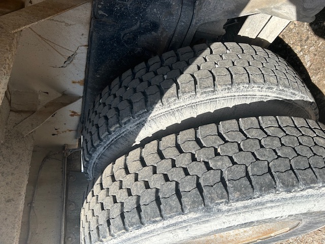 1985 FORD 8000 - Image 10