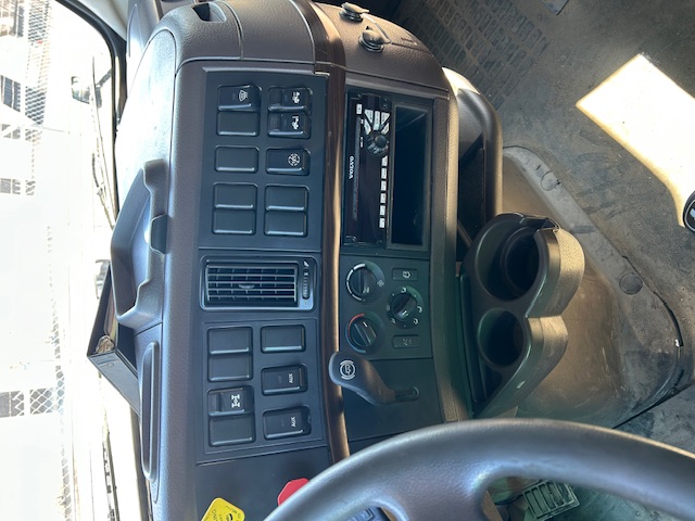 2016 VOLVO VNL64T - view 6 of 12