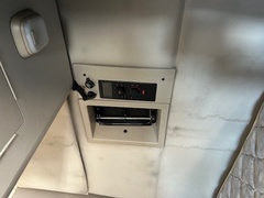 2016 VOLVO VNL64T - Image 8