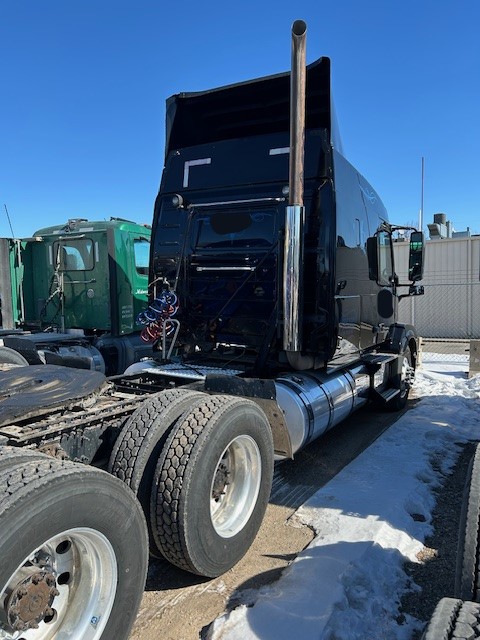 2016 VOLVO VNL64T - view 4 of 12